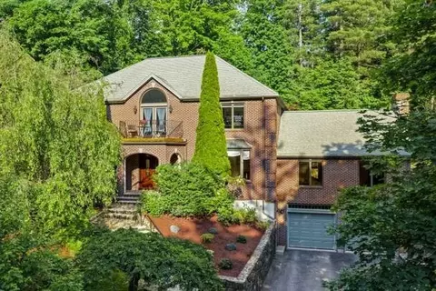 55 Meriam St, Lexington, MA 02420