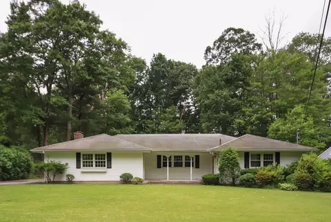 30 Gill Ct, Whitinsville, MA 01588