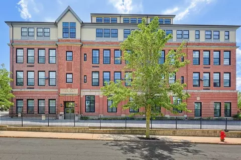 72 Ashland St #408, Malden, MA 02148