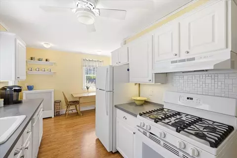 366 Warren St, Needham, MA 02492 photo 9