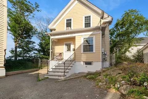 12 Adams St, Lynn, MA 01902