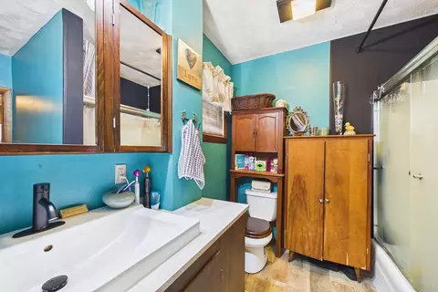 Bath - 7 Wayne St, Fairhaven, MA 02719 photo 1 of 2