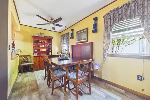 Dining - 7 Wayne St, Fairhaven, MA 02719 photo 1 of 3