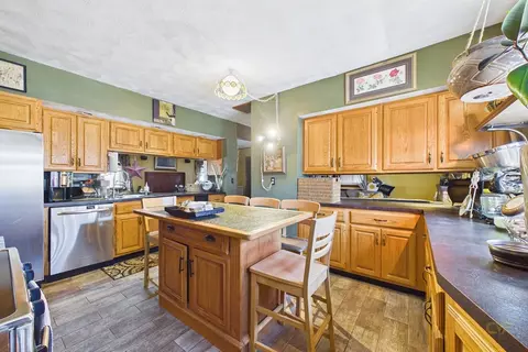 Kitchen - 7 Wayne St, Fairhaven, MA 02719 photo 3 of 5