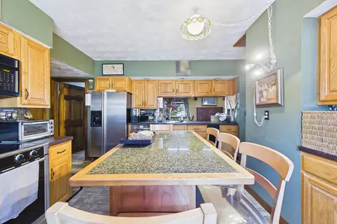 Kitchen - 7 Wayne St, Fairhaven, MA 02719 photo 4 of 5