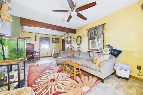Living - 7 Wayne St, Fairhaven, MA 02719 photo 3 of 5