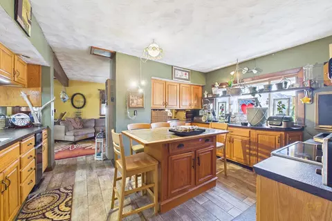 Kitchen - 7 Wayne St, Fairhaven, MA 02719 photo 2 of 5
