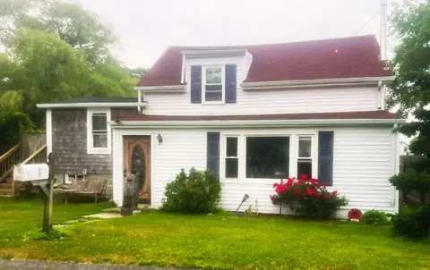7 Wayne St, Fairhaven, MA 02719