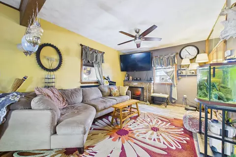 Living - 7 Wayne St, Fairhaven, MA 02719 photo 1 of 5