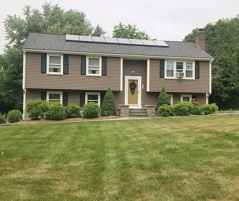 2 Anchorage Rd, Franklin, MA 02038
