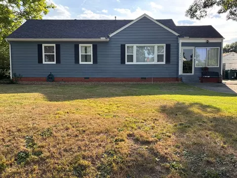 60 Wamsutta Ave, Pocasset, MA 02559