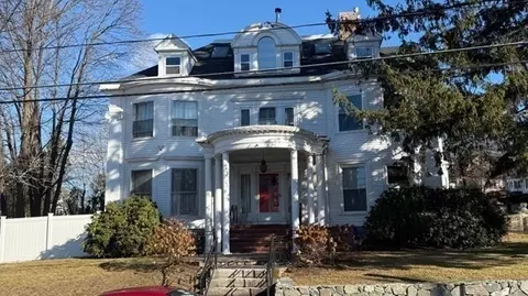 349 Beacon St #D, Lowell, MA 01850