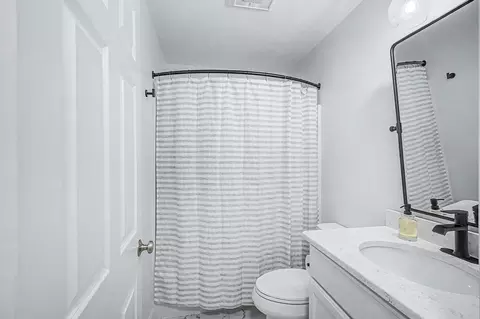 Bath - 7 Cadman St, Worcester, MA 01604 photo 2 of 2