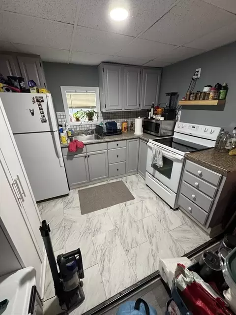 Kitchen - 37 Oak Ave, Worcester, MA 01605 photo 3 of 6