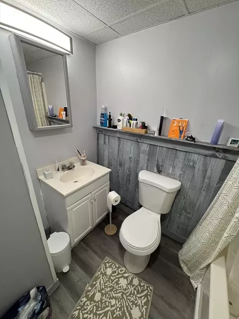 Bath - 37 Oak Ave, Worcester, MA 01605 photo 2 of 4