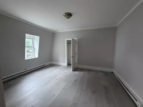 Bedroom - 37 Oak Ave, Worcester, MA 01605 photo 2 of 3