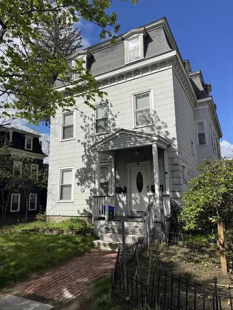 37 Oak Ave, Worcester, MA 01605