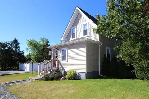 Exterior - 2795 Cranberry Hwy, Wareham, MA 02571 photo 2 of 10