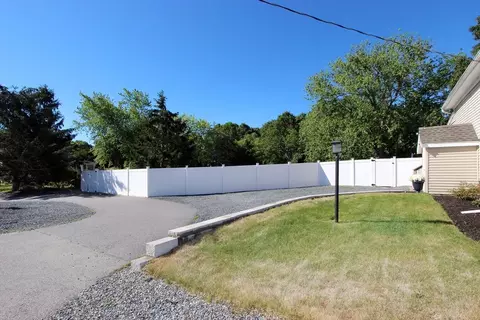 Exterior - 2795 Cranberry Hwy, Wareham, MA 02571 photo 4 of 10
