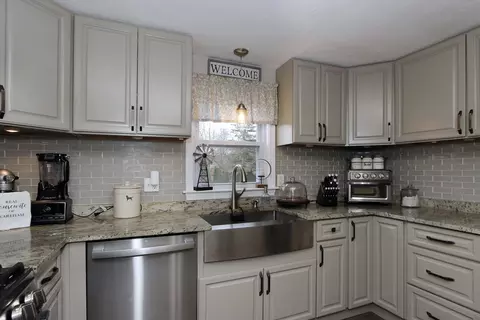 Kitchen - 2795 Cranberry Hwy, Wareham, MA 02571 photo 1 of 2