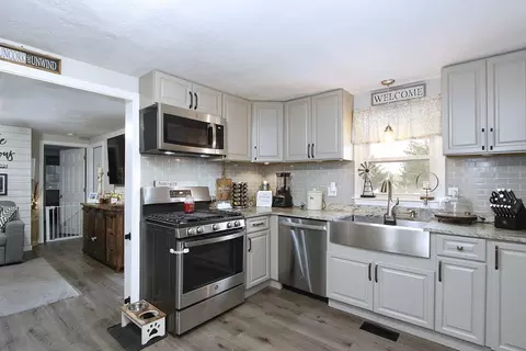 Kitchen - 2795 Cranberry Hwy, Wareham, MA 02571 photo 2 of 2