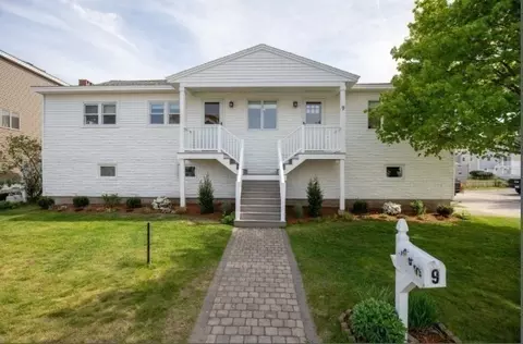 9 10th St W #A, Salisbury, MA 01952