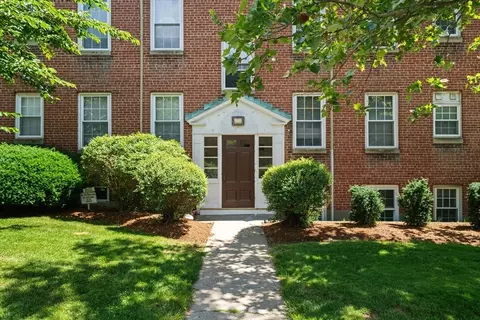 1 Lanark Rd #7, Brookline, MA 02445