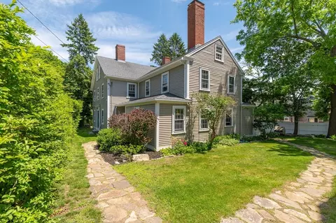 1 Main St, Essex, MA 01929