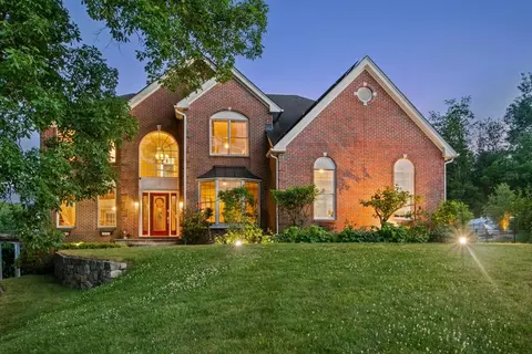 1 Valley View Dr, Grafton, MA 01536