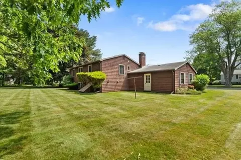 Exterior - 9 Graystone Dr, Danvers, MA 01923 photo 5 of 7