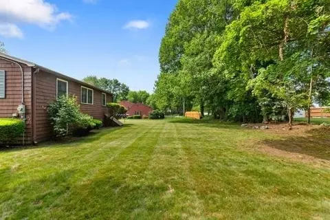 Exterior - 9 Graystone Dr, Danvers, MA 01923 photo 6 of 7