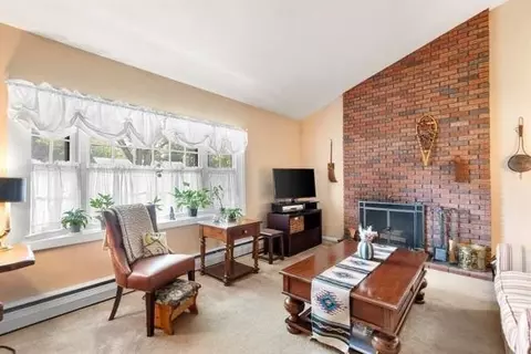 Living - 9 Graystone Dr, Danvers, MA 01923 photo 2 of 4