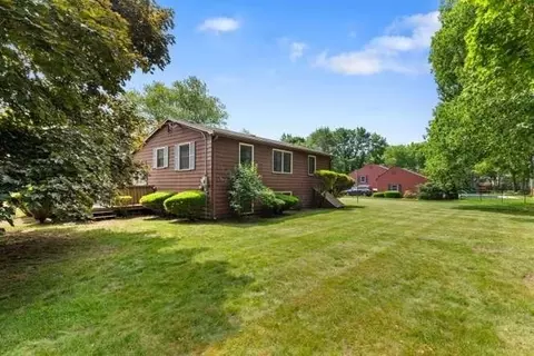 Exterior - 9 Graystone Dr, Danvers, MA 01923 photo 4 of 7