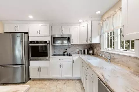Kitchen - 9 Graystone Dr, Danvers, MA 01923 photo 2 of 3