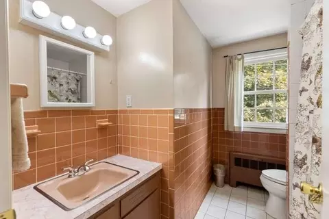 Bath - 9 Graystone Dr, Danvers, MA 01923 photo 1 of 2