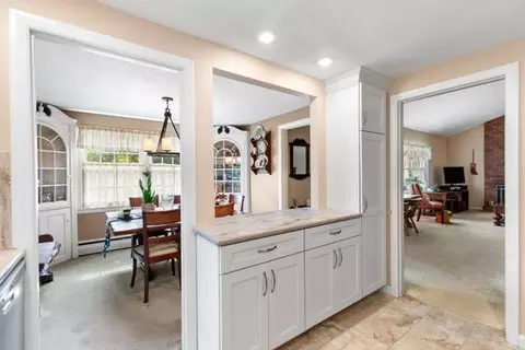 Entry Way - 9 Graystone Dr, Danvers, MA 01923 photo 3 of 3