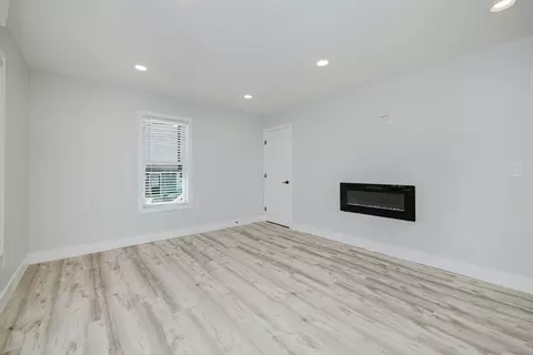 Living - 172 Nashua St, Fall River, MA 02721 photo 2 of 4