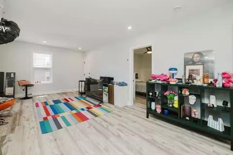 Entry Way - 172 Nashua St, Fall River, MA 02721 photo 3 of 4