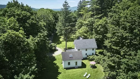 10 Prospect Hl, Stockbridge, MA 01262