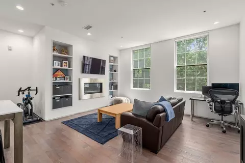 618 E Second St #3, Boston, MA 02127