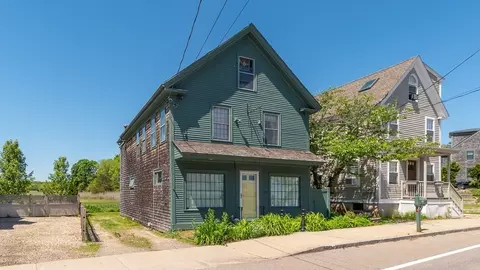 157 Main St, Essex, MA 01929