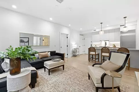 472 W Broadway #202, Boston, MA 02127