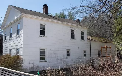 Exterior - 31 Goshen Rd, Williamsburg, MA 01096 photo 2 of 5