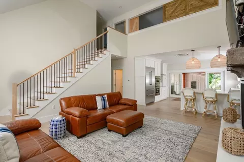 Living - 7 Laurel St, Hingham, MA 02043 photo 2 of 6
