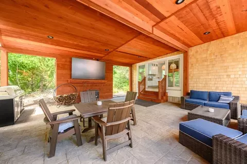 Exterior - 7 Laurel St, Hingham, MA 02043 photo 5 of 9
