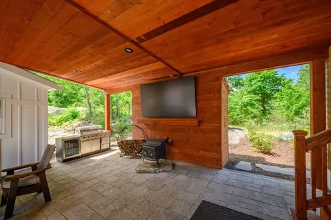 Exterior - 7 Laurel St, Hingham, MA 02043 photo 6 of 9