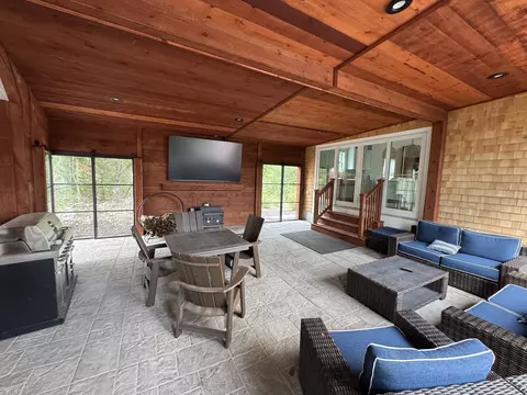 Exterior - 7 Laurel St, Hingham, MA 02043 photo 11 of 13