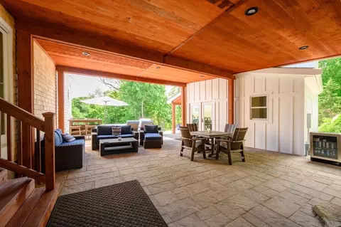 Exterior - 7 Laurel St, Hingham, MA 02043 photo 4 of 9