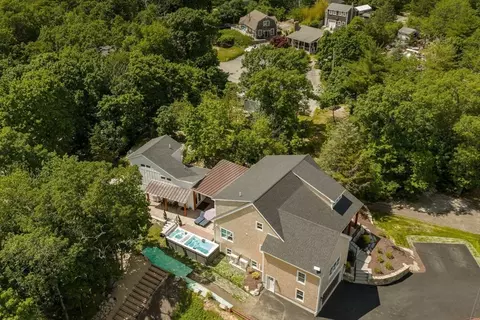 View/Area - 7 Laurel St, Hingham, MA 02043 photo 2 of 4