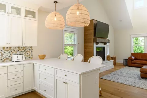 Kitchen - 7 Laurel St, Hingham, MA 02043 photo 4 of 6